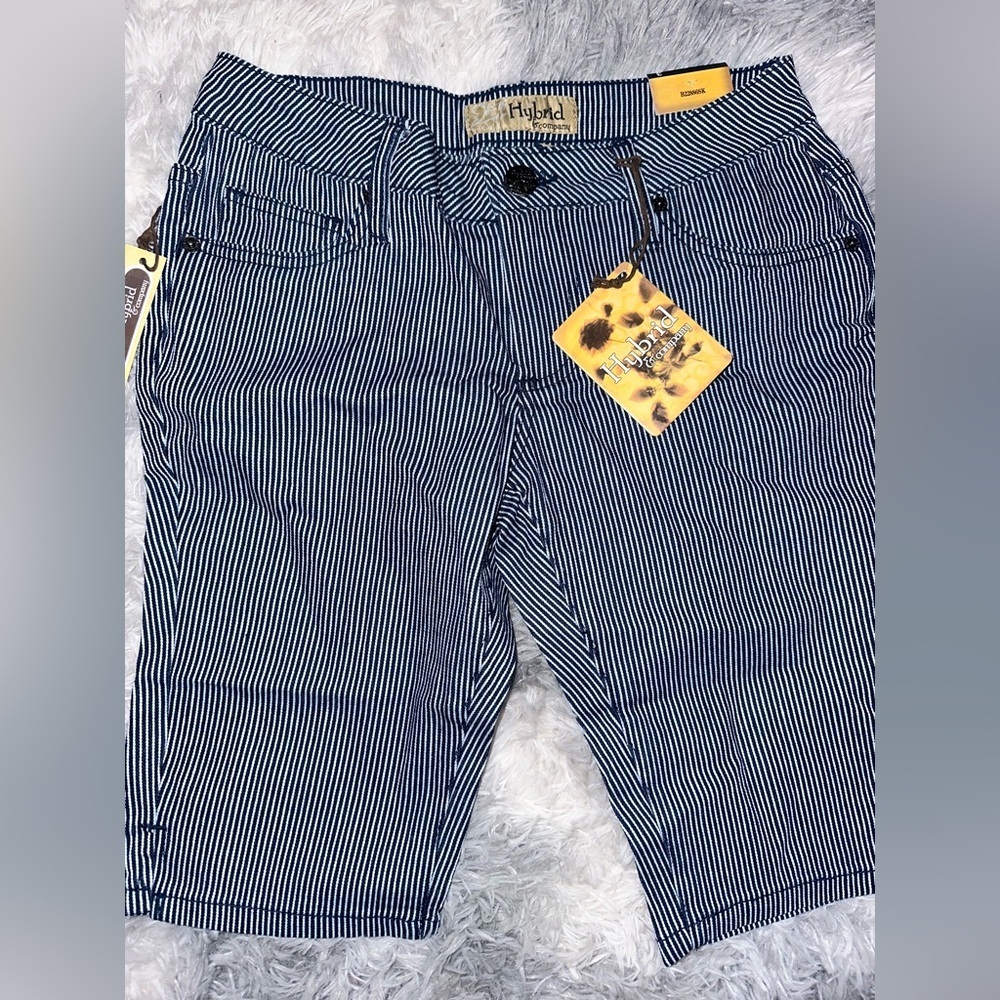 Hybrid & Company Woman’s Stripe Blue White Stretch Bermuda Shorts - NWT Size 3